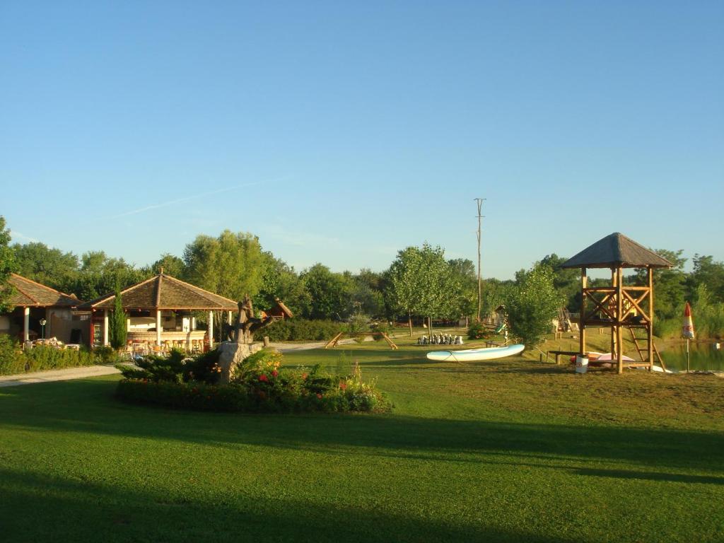 Achilles Park Hotel Győr Buitenkant foto