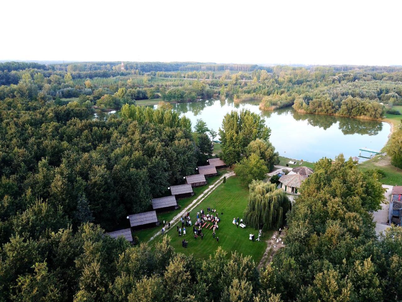 Achilles Park Hotel Győr Buitenkant foto