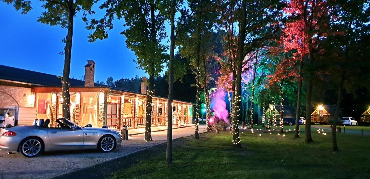 Achilles Park Hotel Győr Buitenkant foto