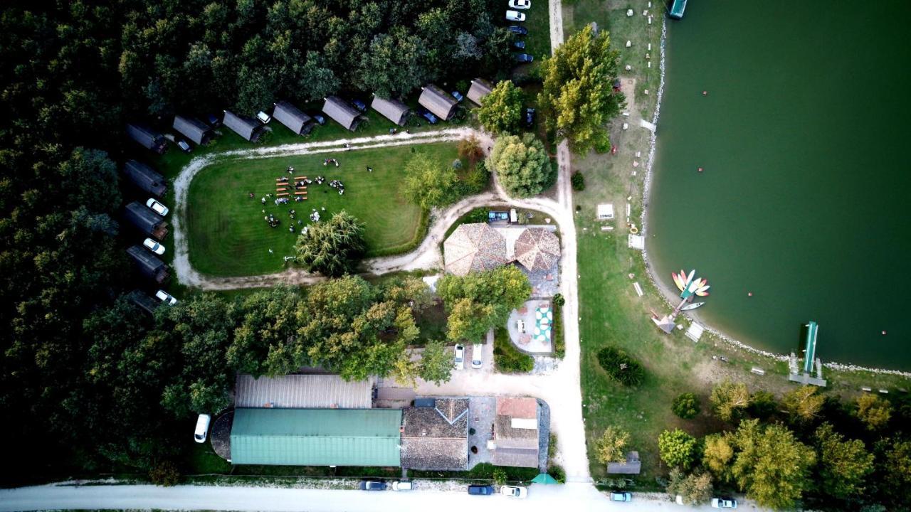 Achilles Park Hotel Győr Buitenkant foto