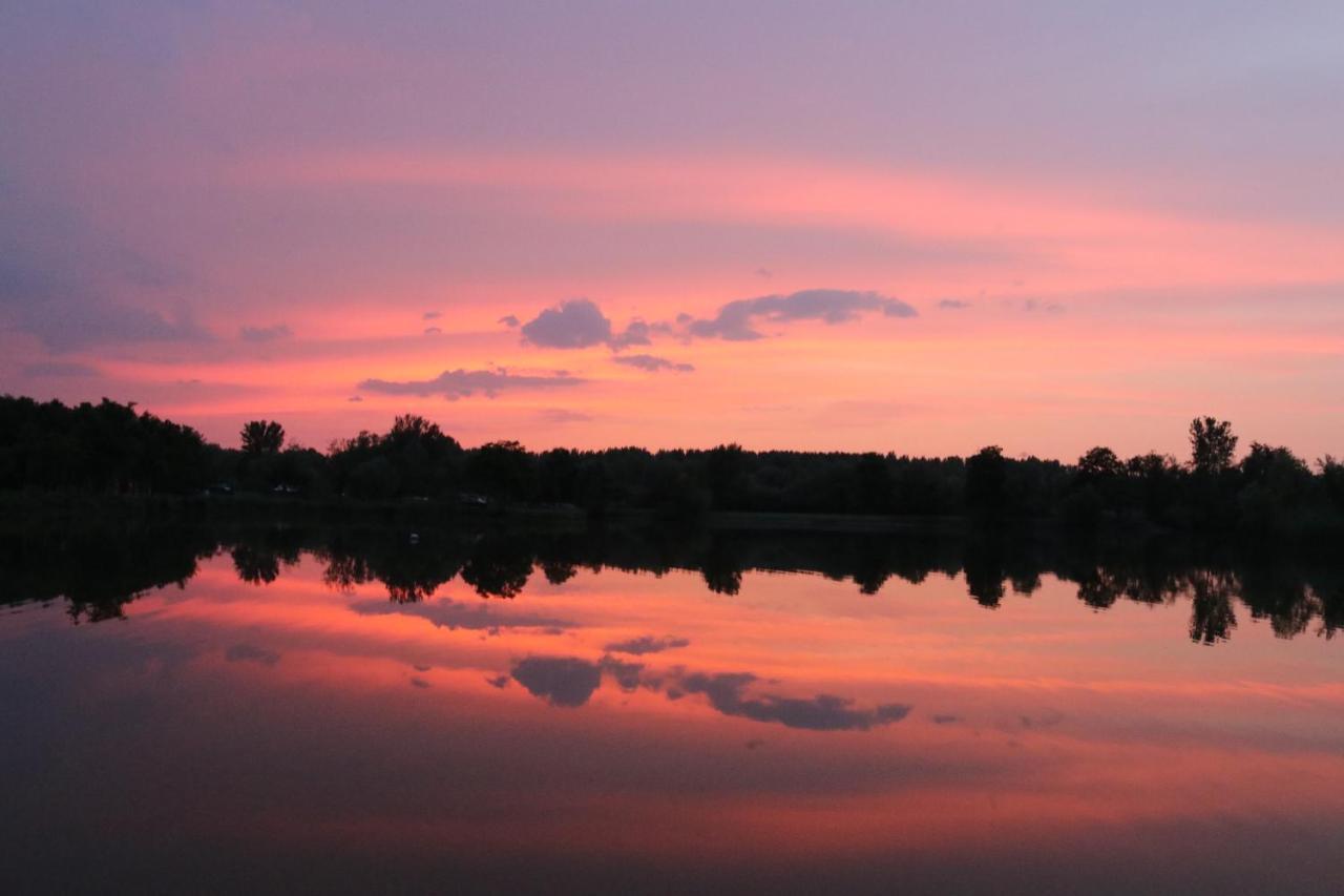 Achilles Park Hotel Győr Buitenkant foto